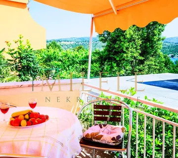 Kuća sa 3 apartmana Rogoznica - cover