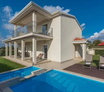 Okolica Poreča, samotojeća kuća sa bazenom - cover