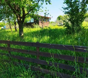 Zemljište od 358m2 sa montažnom kućicom 32m2 u Marčani, blizu Pule  - cover