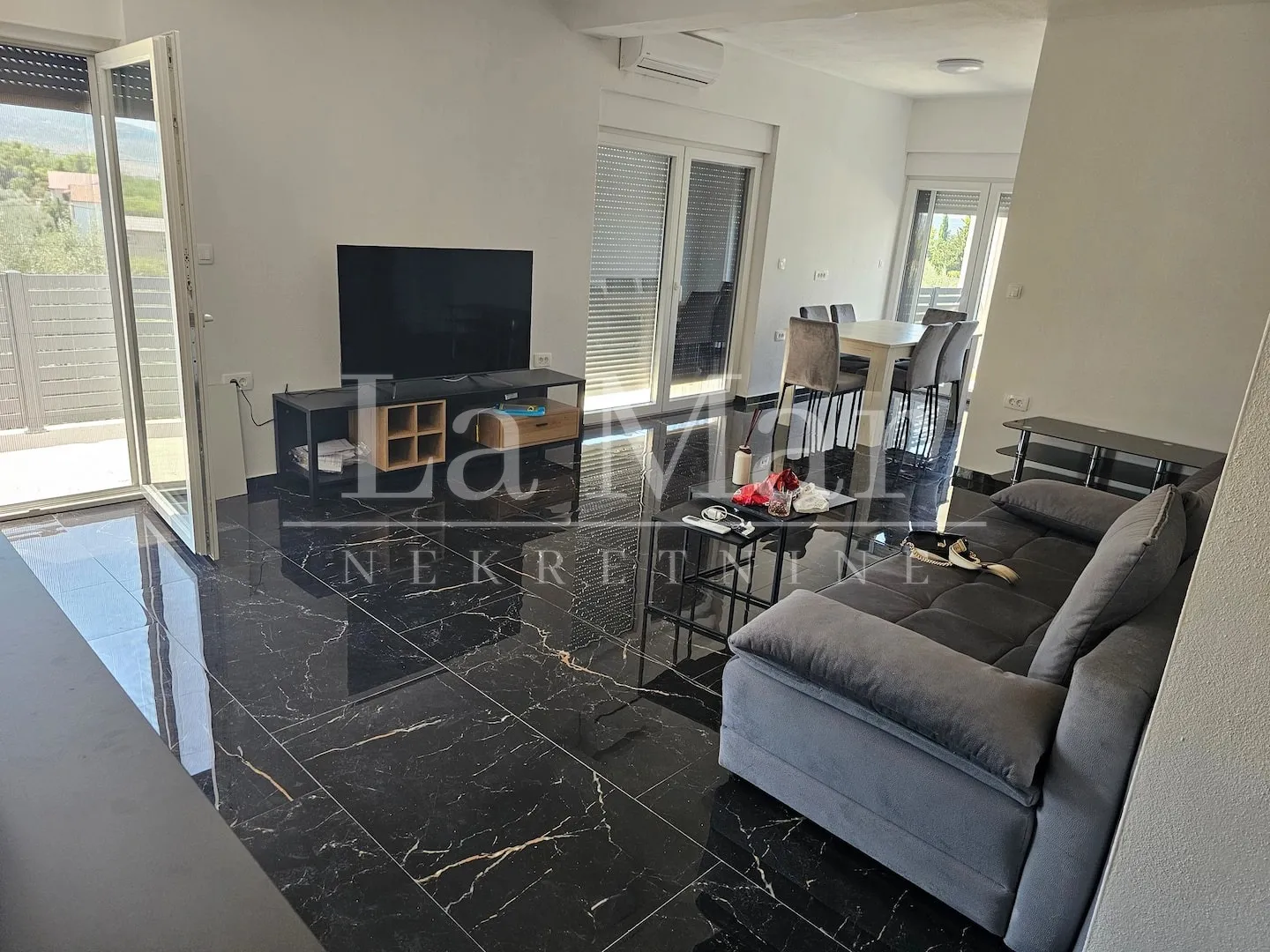 SELINE- stan na I. katu - 84,89 m2 - cover