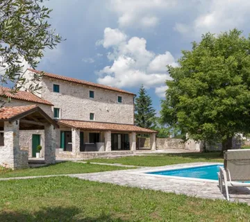 PREKRASNA KAMENA VILA S BAZENOM – BARBAN! (prodaja) - cover