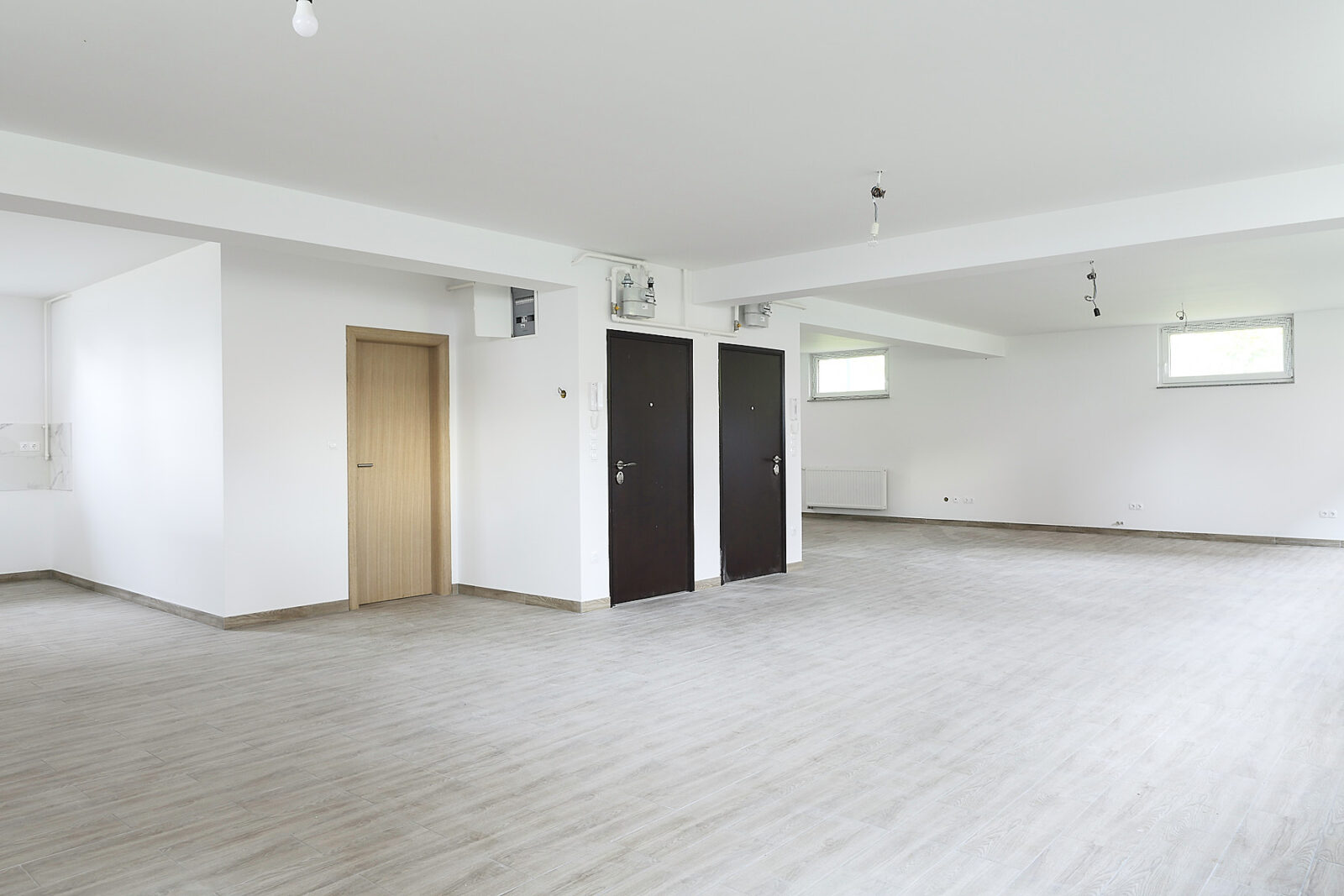 SESVETE, BADELOV BRIJEG, NOVOUREĐEN POSLOVNI PROSTOR 110M2 - cover