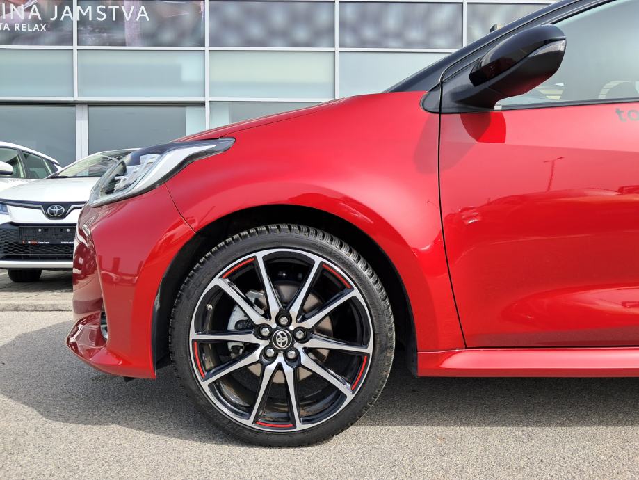 Toyota Yaris 1,5 HYBRID GR SPORT, 116 KS, DEMO VOZILO - cover