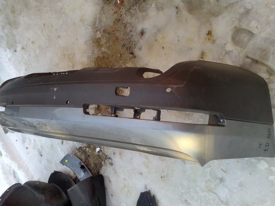 Audi Q7 stražnji branik prodajem K - cover