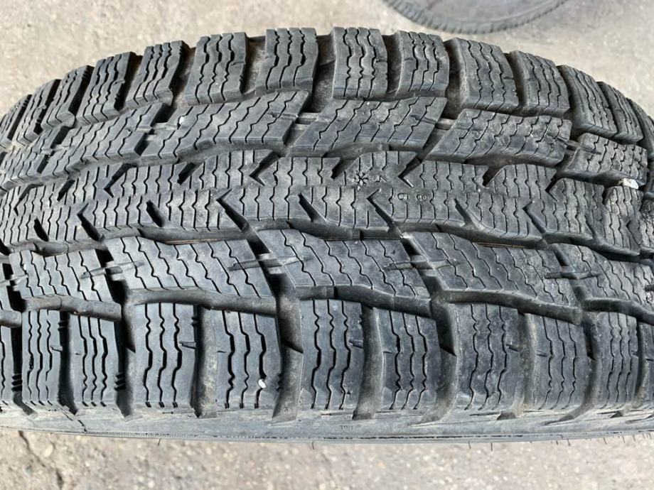 Gume Nokian 235/65/16C zimska 1 kom. - cover