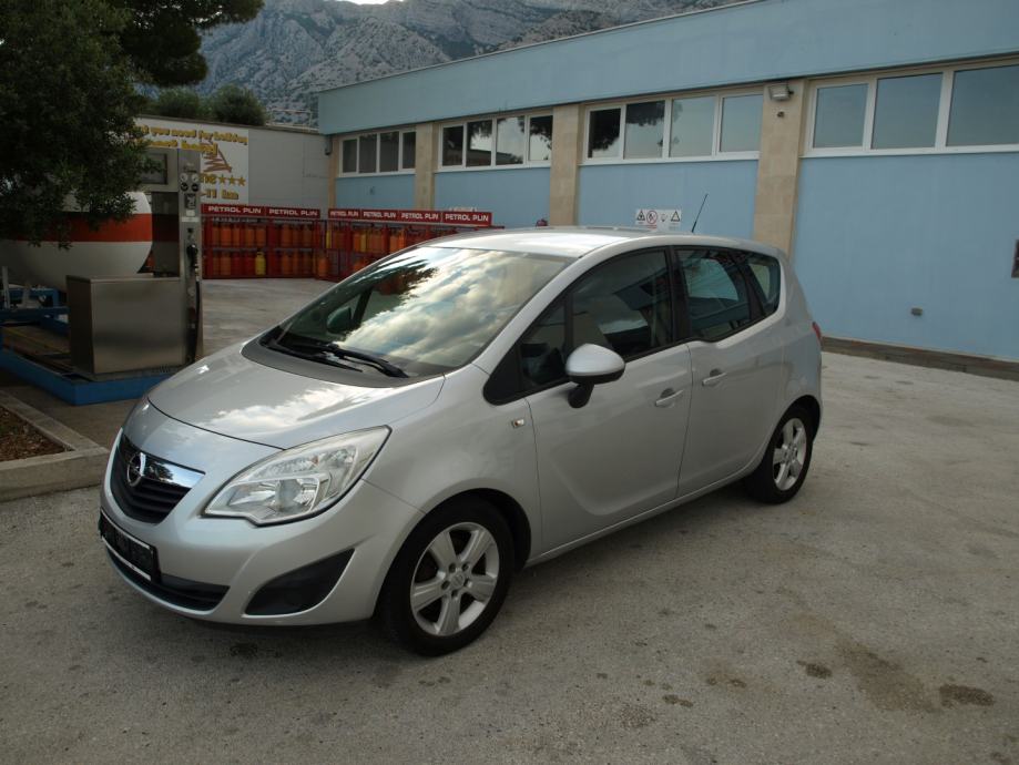 Opel Meriva 1,3 CDTI servisna knjiga, kao nova reg 10/24 - cover