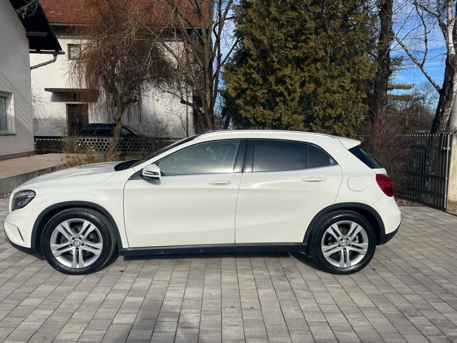 Mercedes-Benz GLA 200 CDI**ODLIČNO STANJE** - cover