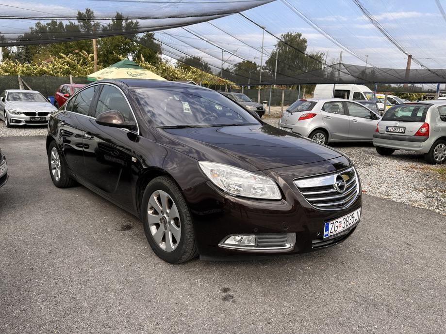Opel Insignia 2,0 CDTI**ODLICNO STANJE*SERVISNA KNJIGA* - cover