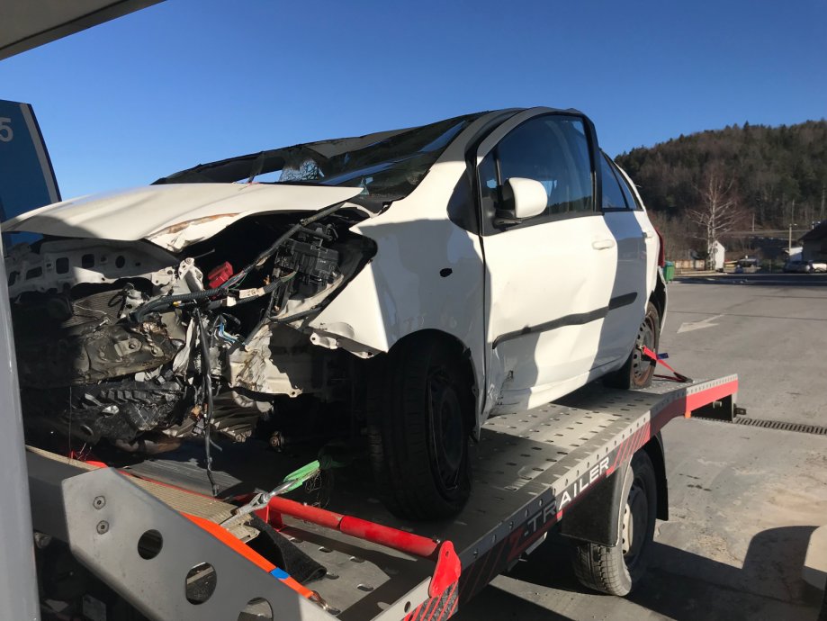 Toyota Yaris 1,3 VVT-i 37.000 km dijelovi - cover