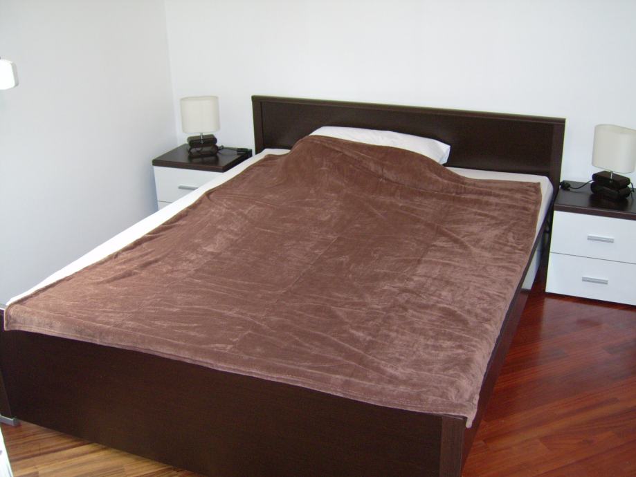 Zelengaj, najam, 5-sobni dvoetažni stan 160 m2 + vrt 700 m2, garaža (iznajmljivanje) - cover