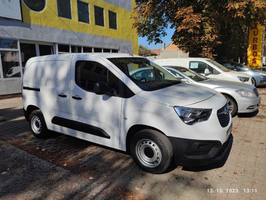 Opel Combo 1.2 turbo benzin, samo 7000 km, 2022 god. - cover