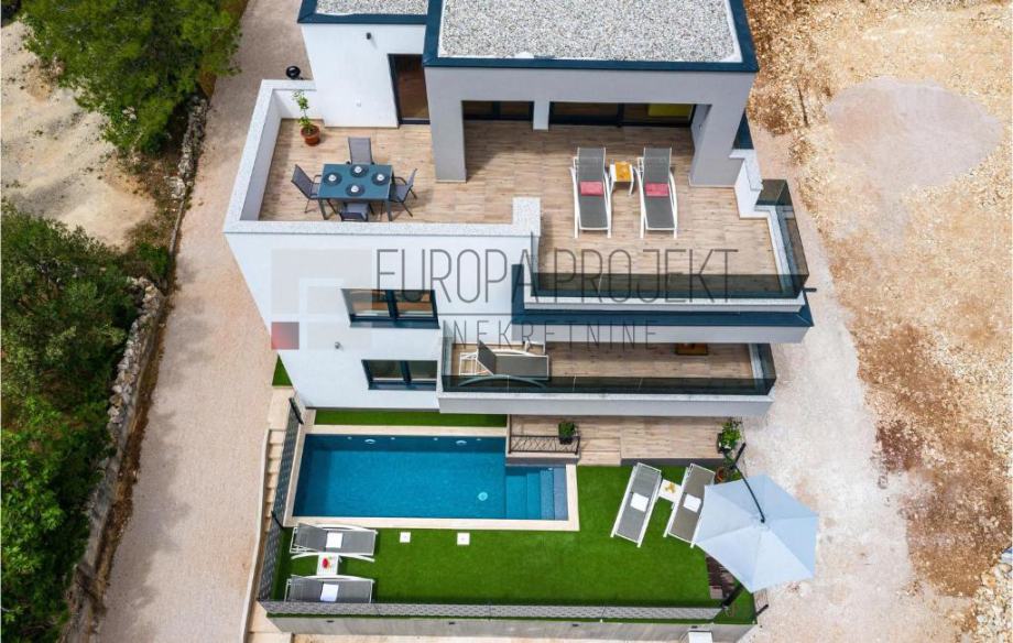 Fantastična Lokacija! Luksuzna Vila sa bazenom: Posedarje, 280.00 m2 (prodaja) - cover