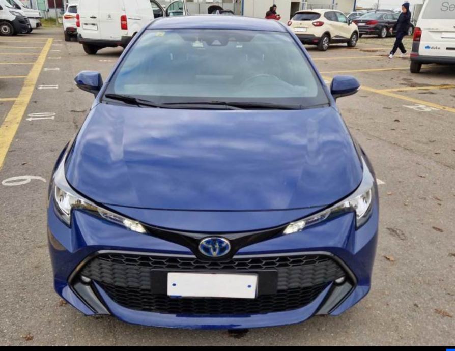 Toyota Corolla 1.8 aktive hibrid automatik u PDV u AKCIJA - cover