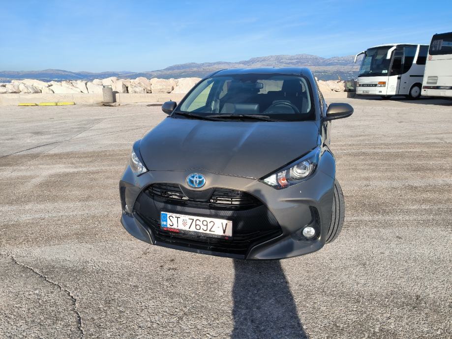 Toyota Yaris 1,5 Hybrid Automatik u PDVu - cover