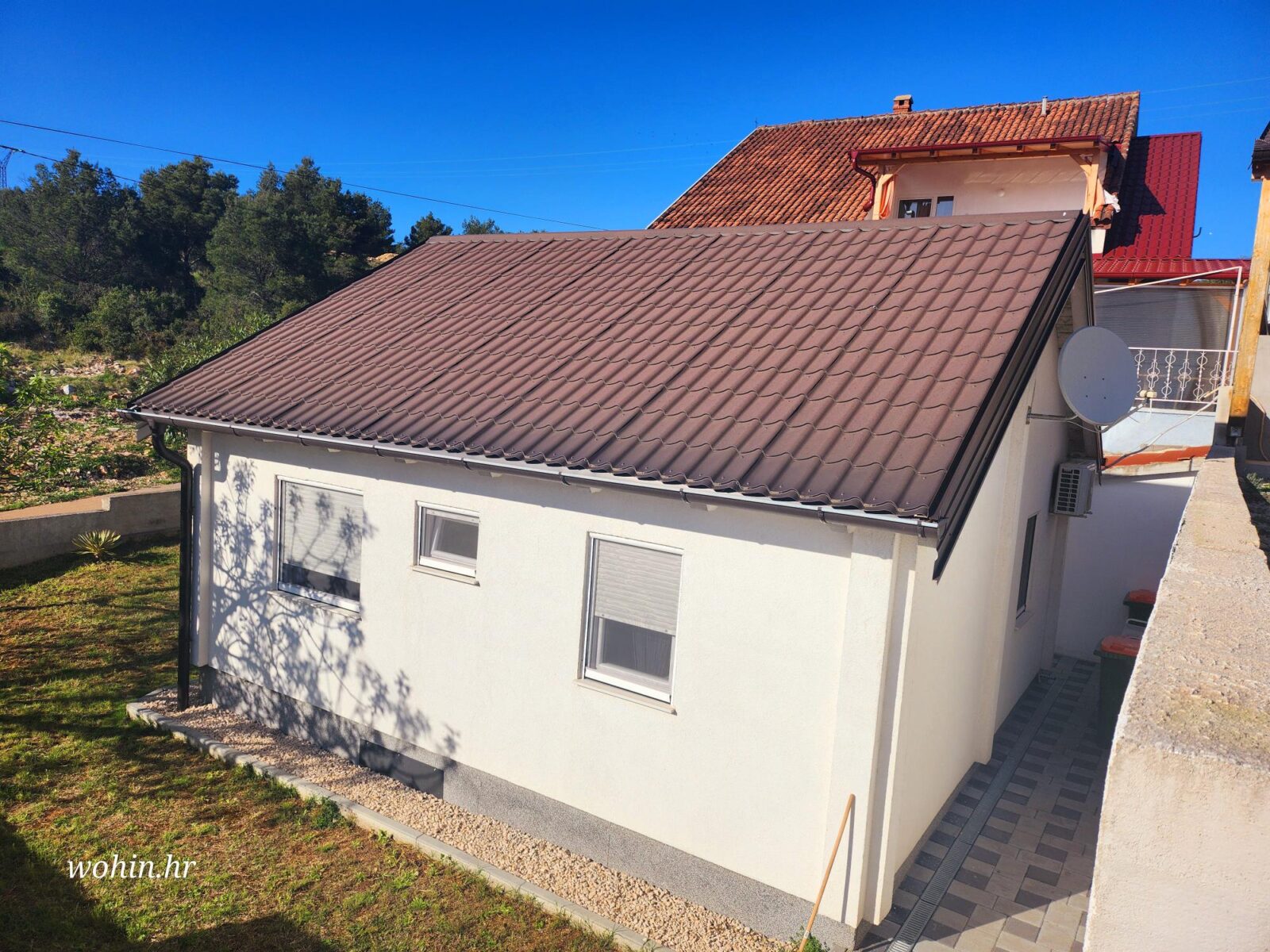 Lijepa kuća u blizini mora na prostranom zemljištu - cover