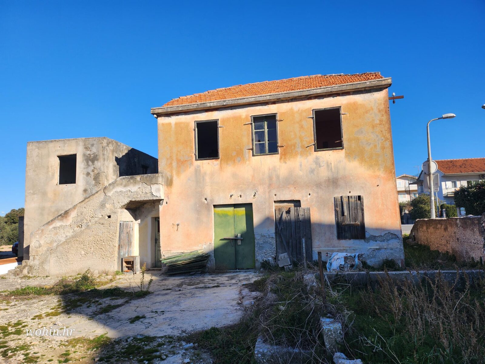Samostojeća obiteljska kuća za renovaciju 150 metara od mora - cover