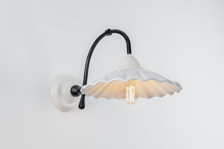 Zidna lampa na kovanom nosaču-rustikalna rasvjeta, zidna rasvjeta - cover