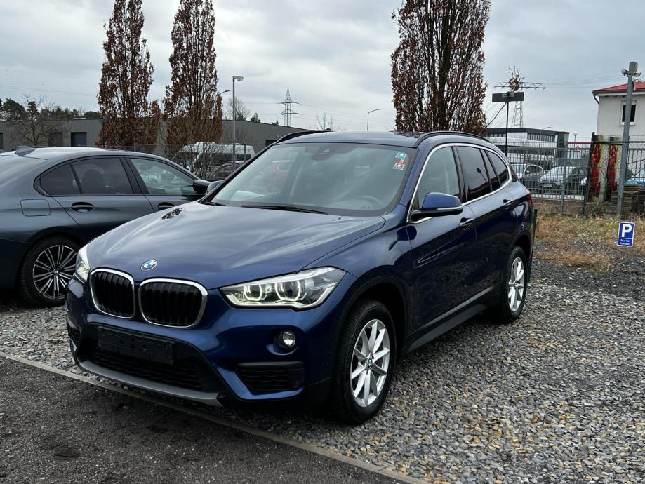 BMW X1 **SPORT LINE**+BMW servisna knjižica - cover
