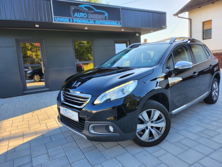 Peugeot 2008 1,2 Pure Tech ⭐ ALLURE ⭐ Navi, Grij. Sjed. REG. 1 God. - cover