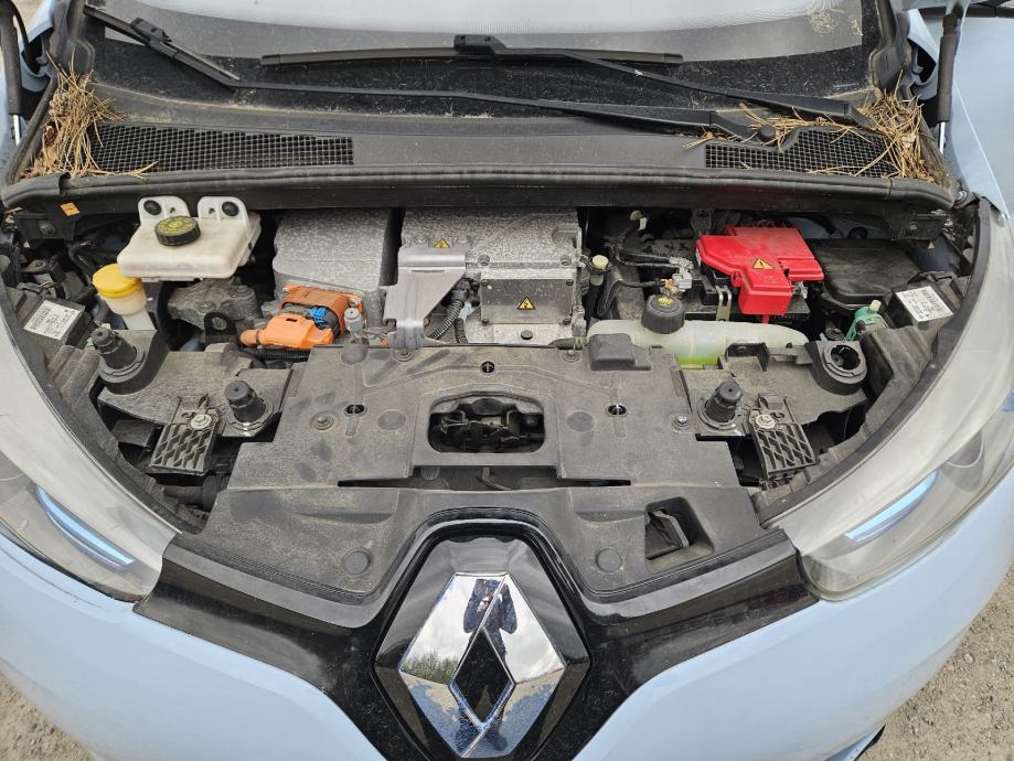RENAULT ZOE - cover
