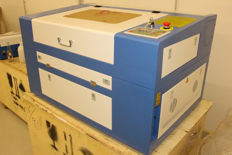 NA ZALIHI - LASERSKA GRAVERKA FL-350 speed 60W - cover