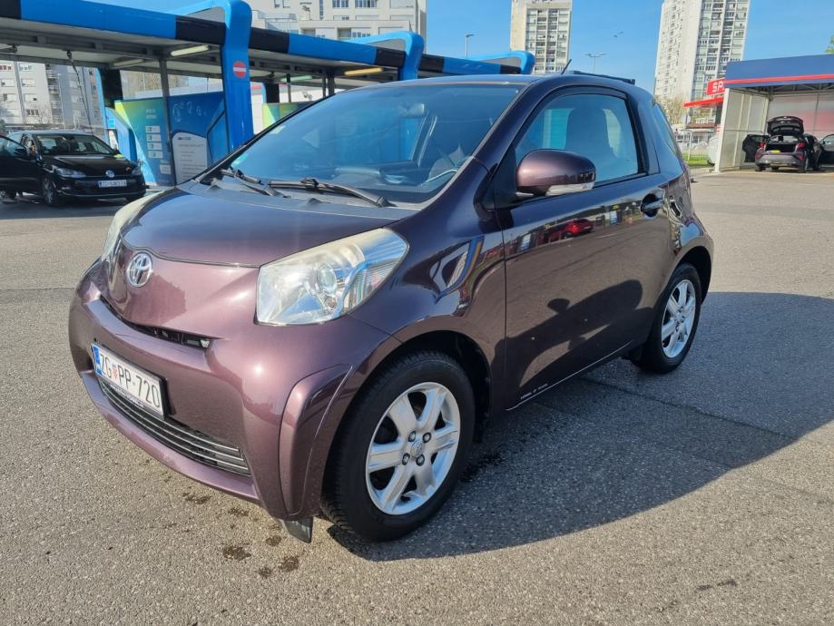 Toyota iQ 1,0 VVT-i - cover
