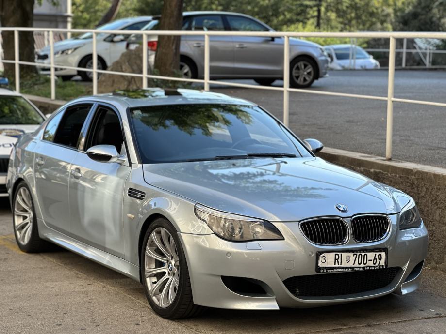BMW M5 V10 507ks SMG F1 Eisenmann,Šiber,Head up,Navi,DVD,Alu 19!!! - cover