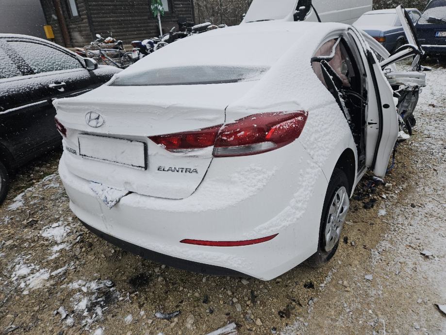 Hyundai Elantra 1,6 CRDI - cover