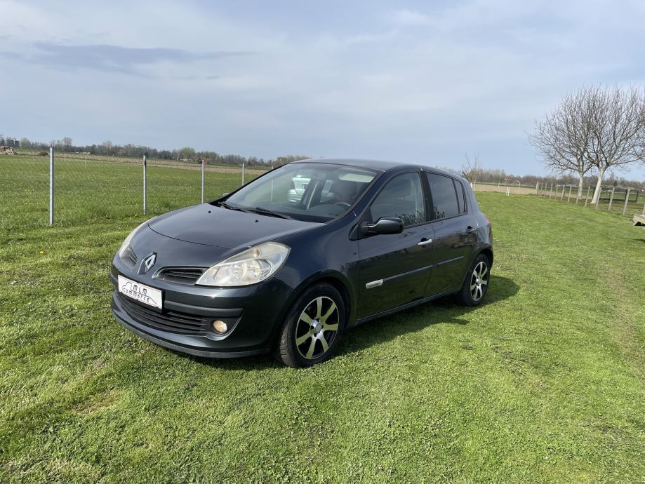 Renault Clio 1,5 dCi - cover