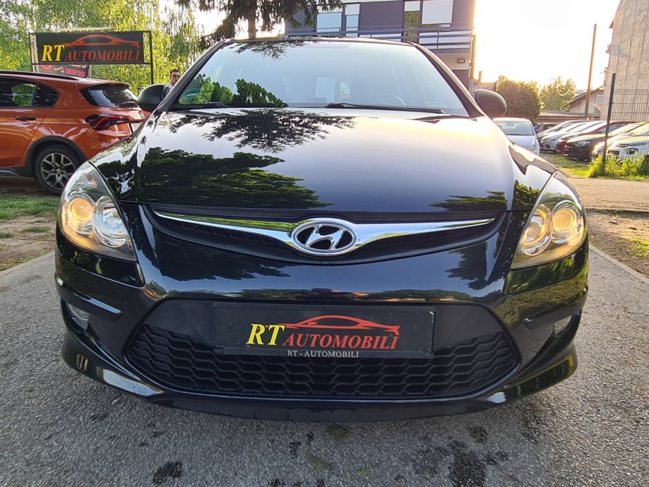 Hyundai i30 1,4 16V, FIFA, klima, alu, servisna, KAO NOV - cover