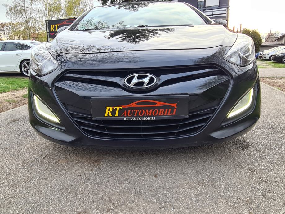 Hyundai i30 1,6 CRDi, 1.vl, servisna, klima, led, alu, TOP STANJE - cover