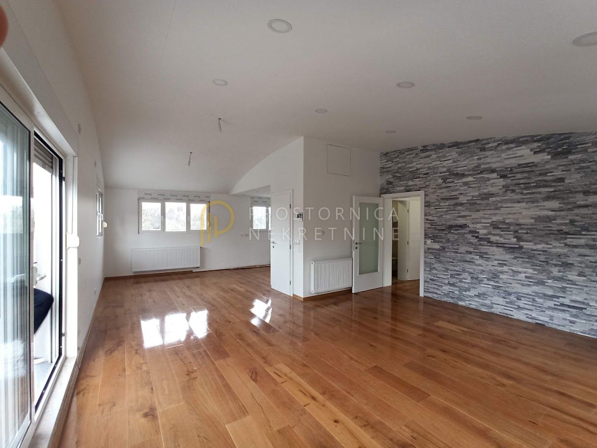 Maksimir, Mali dol, 4-sobni penthaus 117 m2, terasa, parking - cover