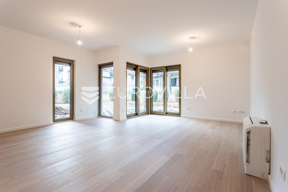 Split, blizina centra, dvosoban stan s vrtom od 153 m2- S1 - cover