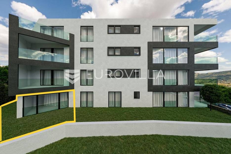 Opatija, trosobni stan u prizemlju s vrtom, NKP 95 m2, vrt, garaža - cover