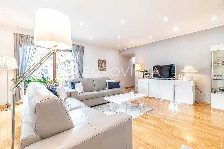 Samobor, Centar prekrasna obiteljska kuća 230m2 NOVOGRADNJA - cover