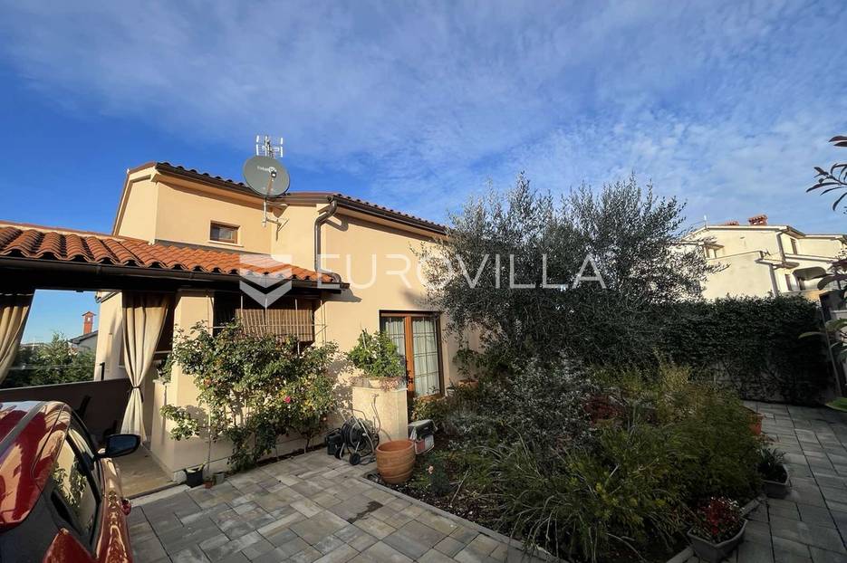 Pula, Gregovica, uređena kuća sa prostranom okućnicom, NKP 250 m2 - cover