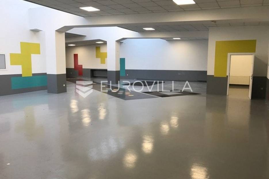 Poslovni prostor: Središte poslovne zone 581 m2 - cover