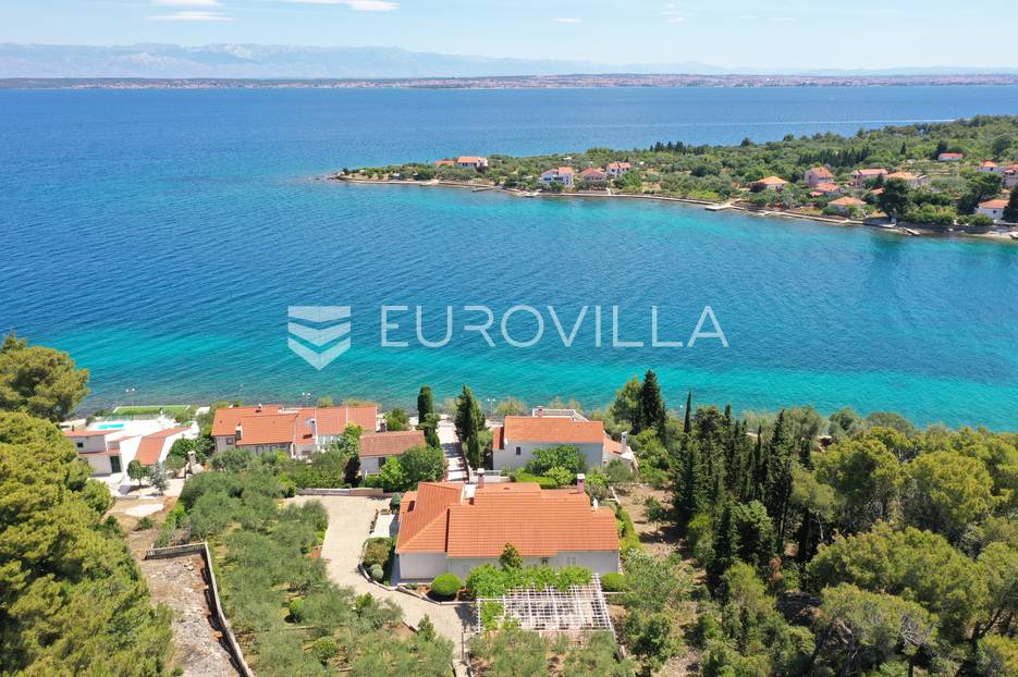 Zadar, Ugljan, jedinstvena kamena kuća uz more na parceli od 2200 m2 - cover