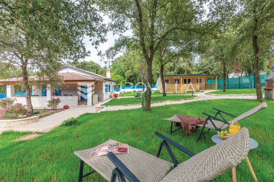 Rovinj, samostojeća kuća  NKP 85 m2 svega 50 m od mora, velika okućnica - cover