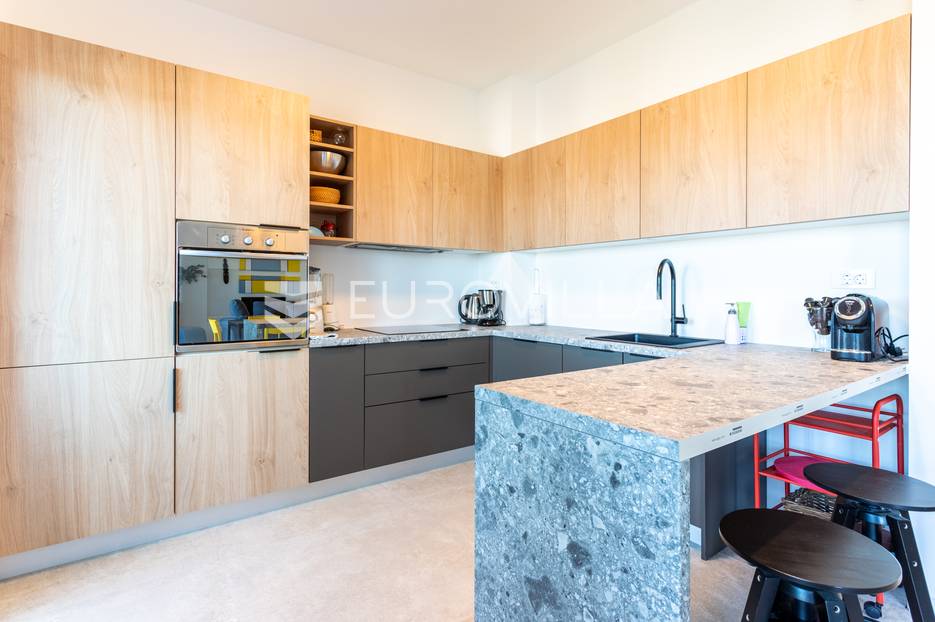 Primošten, potpuno opremljen dvosoban stan s pogledom na more - cover