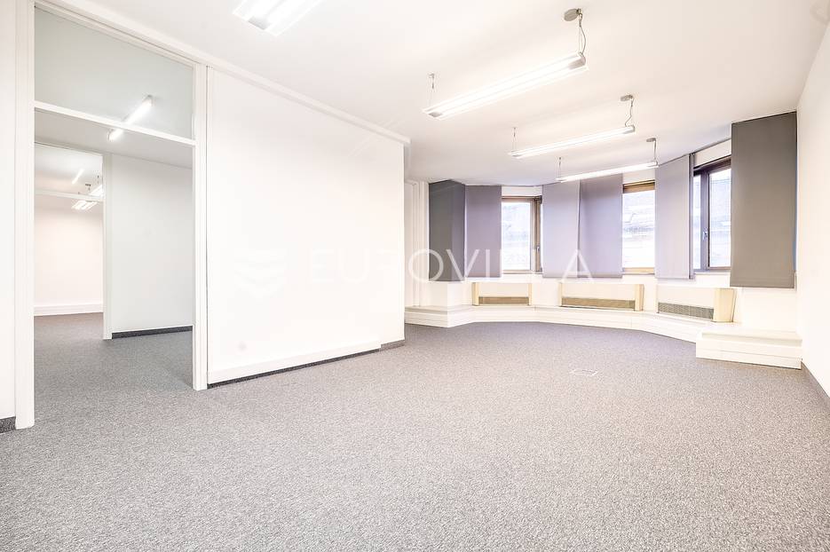 Zagreb, Kvaternikov trg, poslovni prostor uredske namjene 269 m2 na 1. katu poslovne zgrade - cover