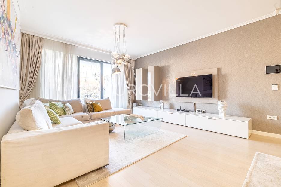 Zagreb, Ban centar, luksuzan trosoban stan NKP 124 m2 + garaža - cover