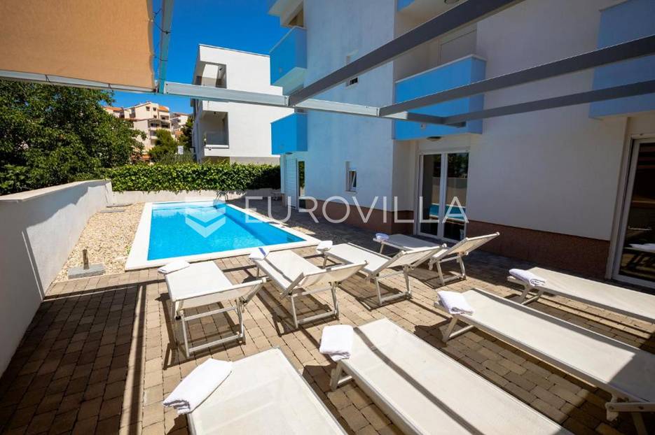 Podstrana, održavan objekt s osam apartmantskih jedinica - cover