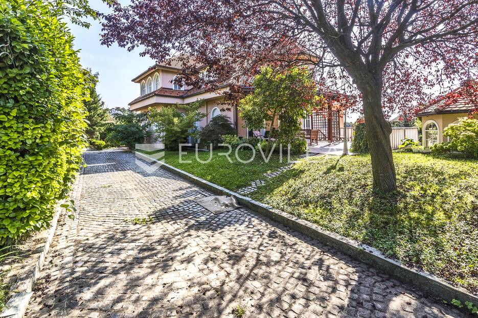 Zagreb, Gračani luksuzno obiteljsko imanje, vila 810m2 na zemljištu 3.965m2 - cover