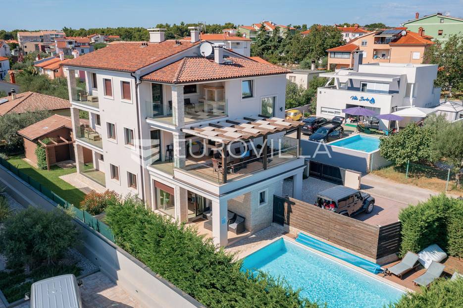 Fažana, luksuzna vila s bazenom, panoramski pogled na more - cover