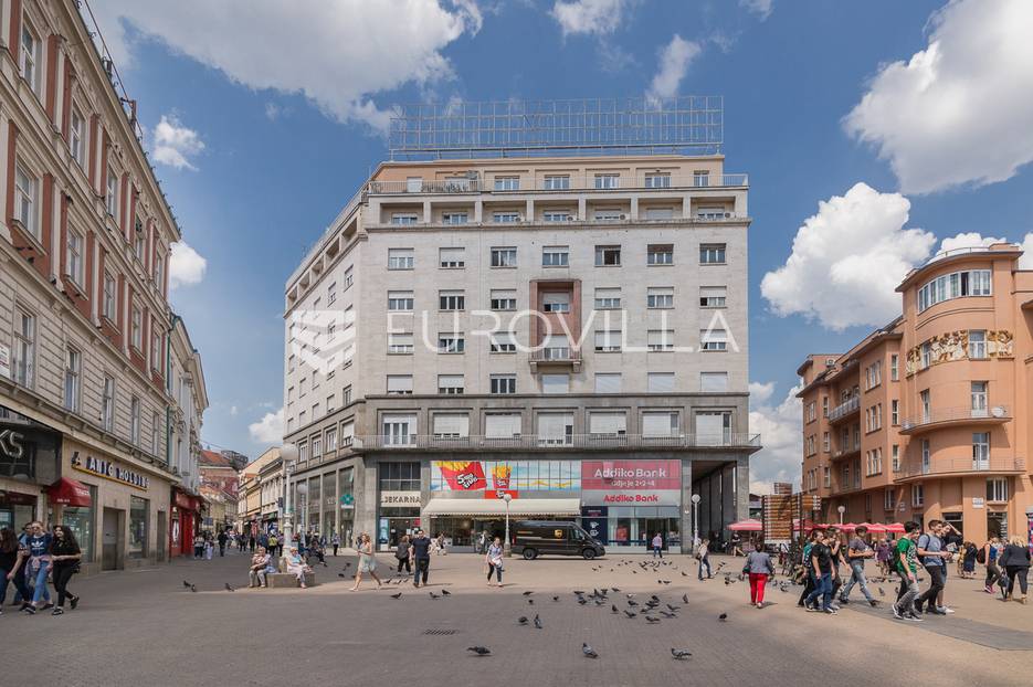 Trg Bana Jelačića prekrasan četverosoban stan - cover