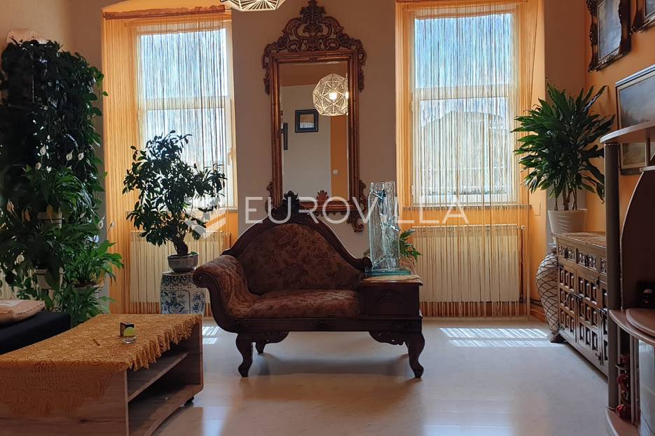 Pula, Centar, trosoban stan, pogled na Arenu, NKP 83 m2 - cover