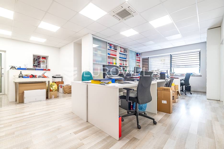 Zagreb, Dubrava, poslovni prostor uredske namjene 109 m2 na 1. katu stambeno-poslovne zgrade - cover