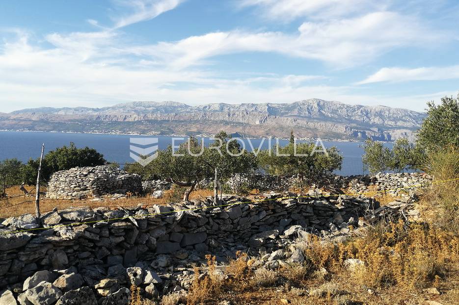 Brač, Postira, građevinsko zemljište s pogledom na more - cover