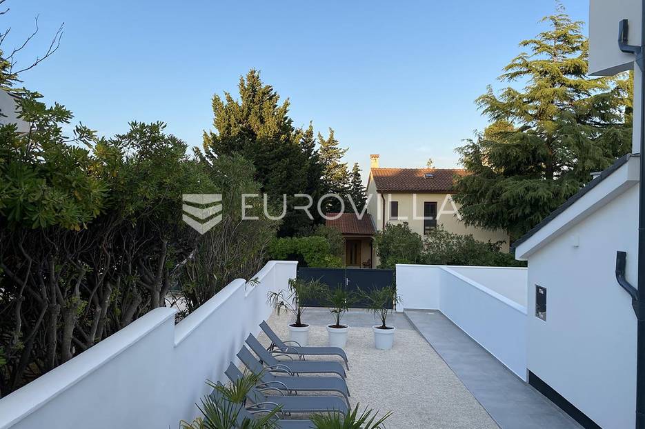 Premantura, četverosoban stan, 500 m od plaže, NKP 98 m2 - cover